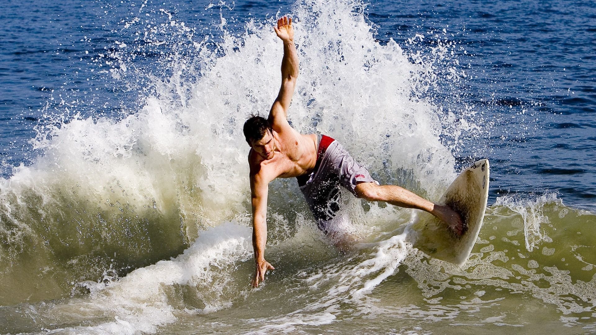 中小学篮球加强篮球文化宣传提升学生认同感，学校篮球文化